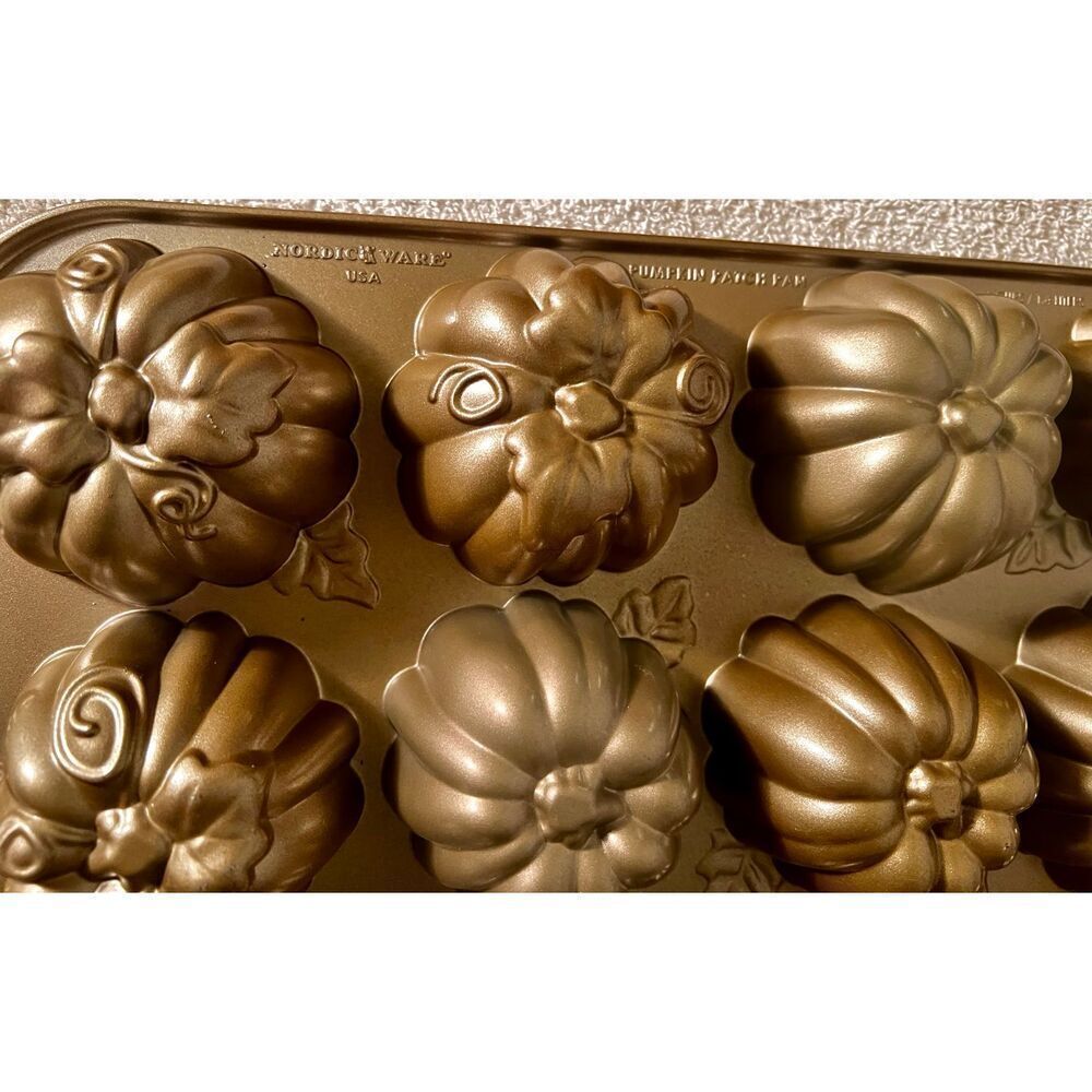 Nordic Ware Williams Sonoma Pumpkin Patch Mini Bundt Pan Muffin Cake Pan - Picture 6 of 10